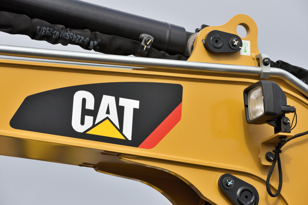 CAT rýpadlo-nakladač novej generácie – s akými prácami vám pomôže?