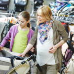 Pýtate sa, kedy je ten správny čas na kúpu autosedačky a kočíka počas tehotenstva?