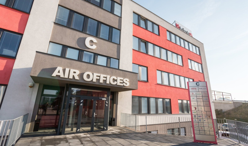 Moderné kancelárie pri letisku: V Air Offices sú ešte voľné miesta