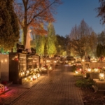 Ekologická a finančne nenáročná výzdoba hrobov na uctenie pamiatky blízkych.